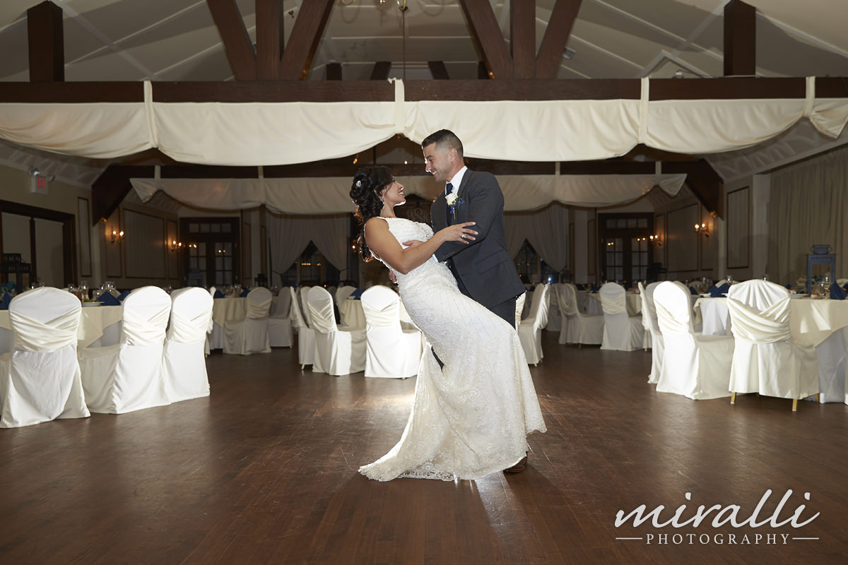 Stewart Manor Country Club Wedding Photos by Miralli Photography