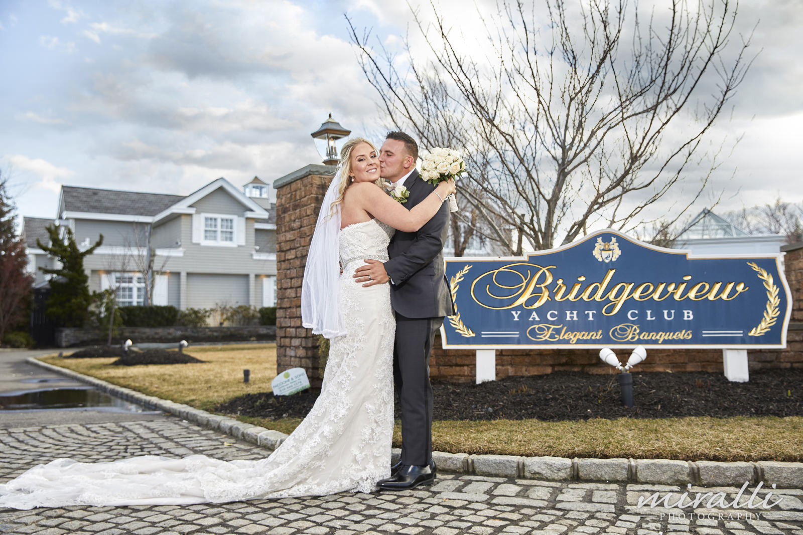 Bridgeview Yacht Club Wedding Photos by Miralli Photography