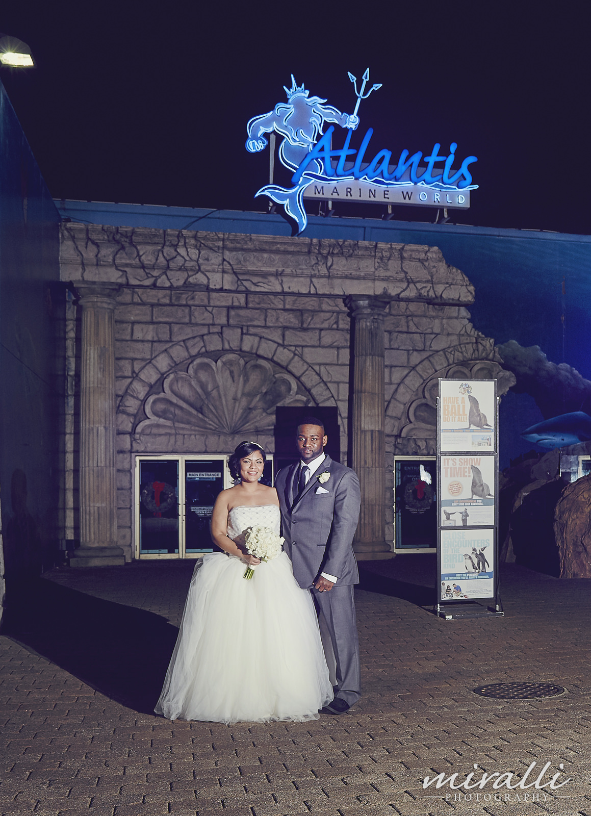 Atlantis Aquarium Wedding Photos by Miralli Photography
