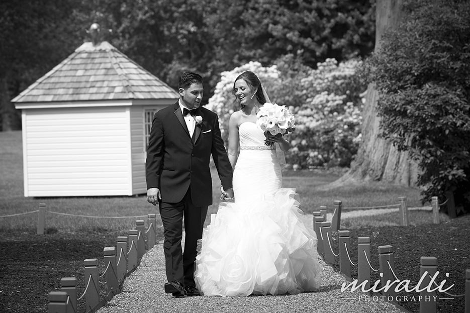 Wedding Photos at Westbury Gardens by Miralli Photography